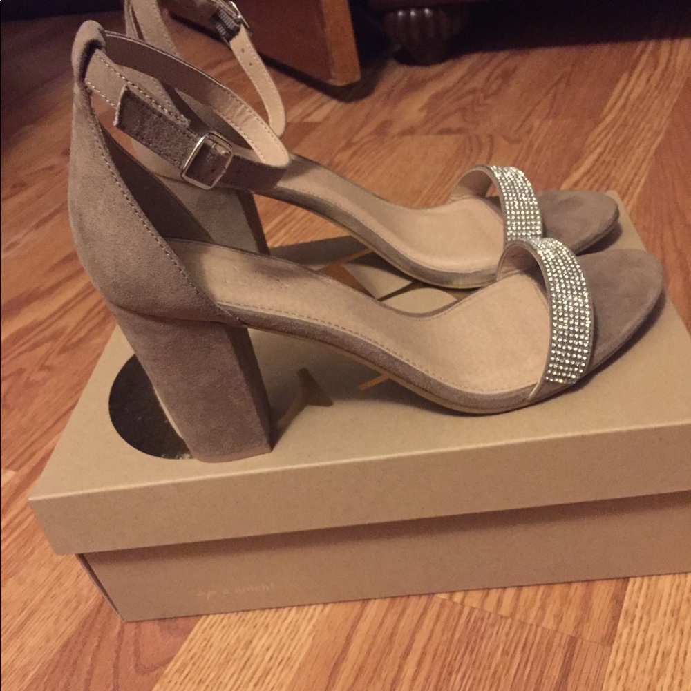 Shoes - Picture 3 of 4